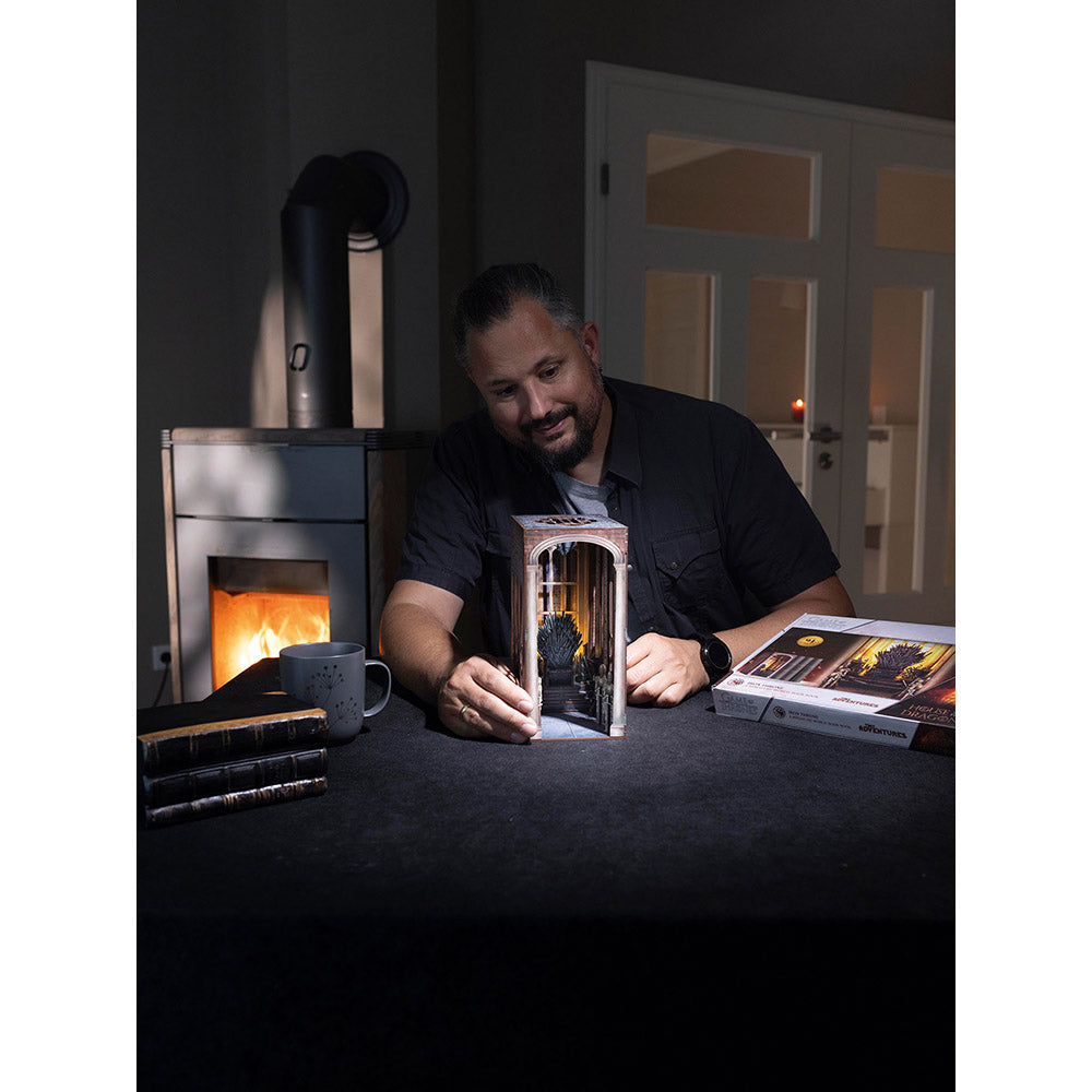 REVELL TINY ADVENTURES BOOK NOOK HOUSE OF THE DRAGON - IRON THRONE