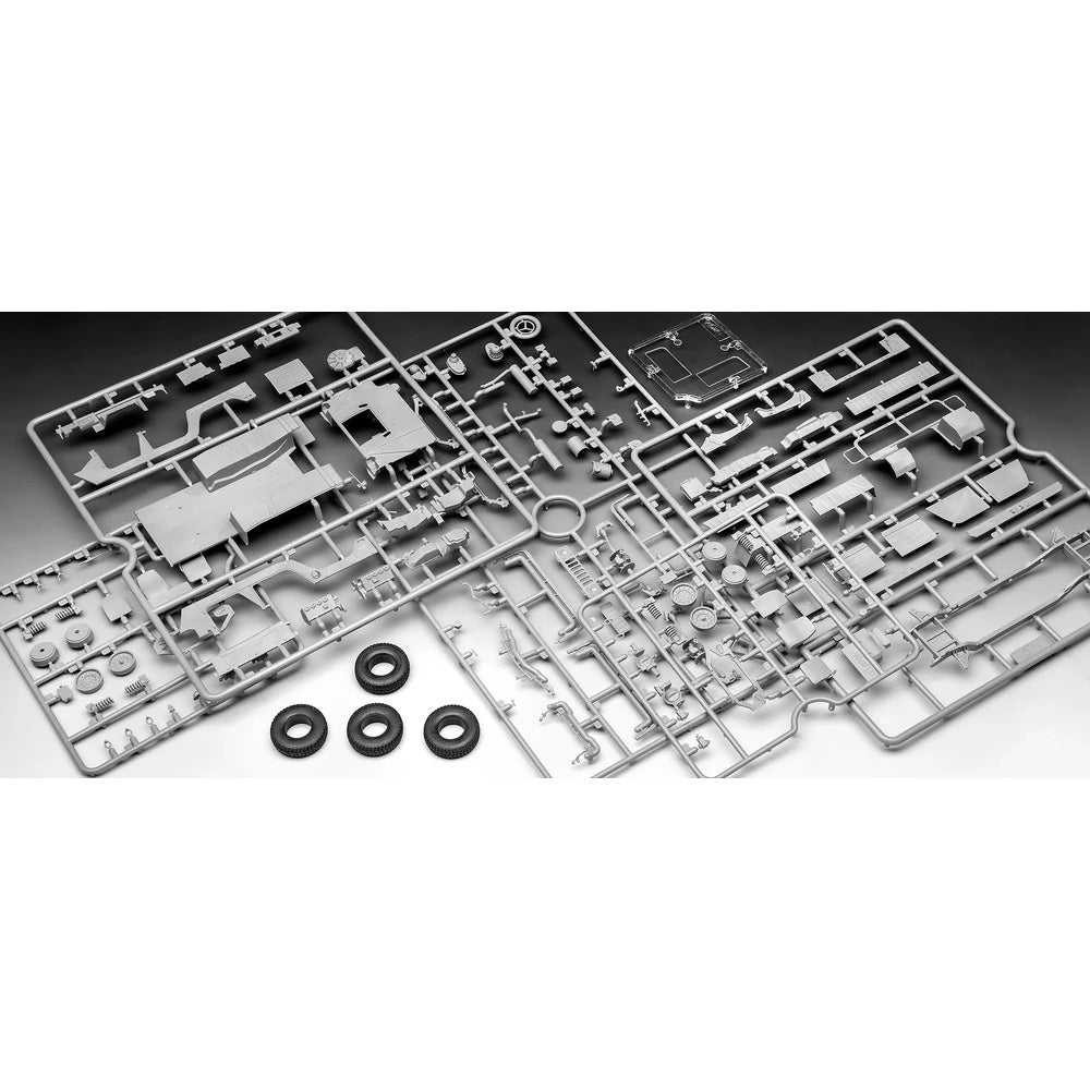 REVELL 1/35 HMMWV M109 7A2