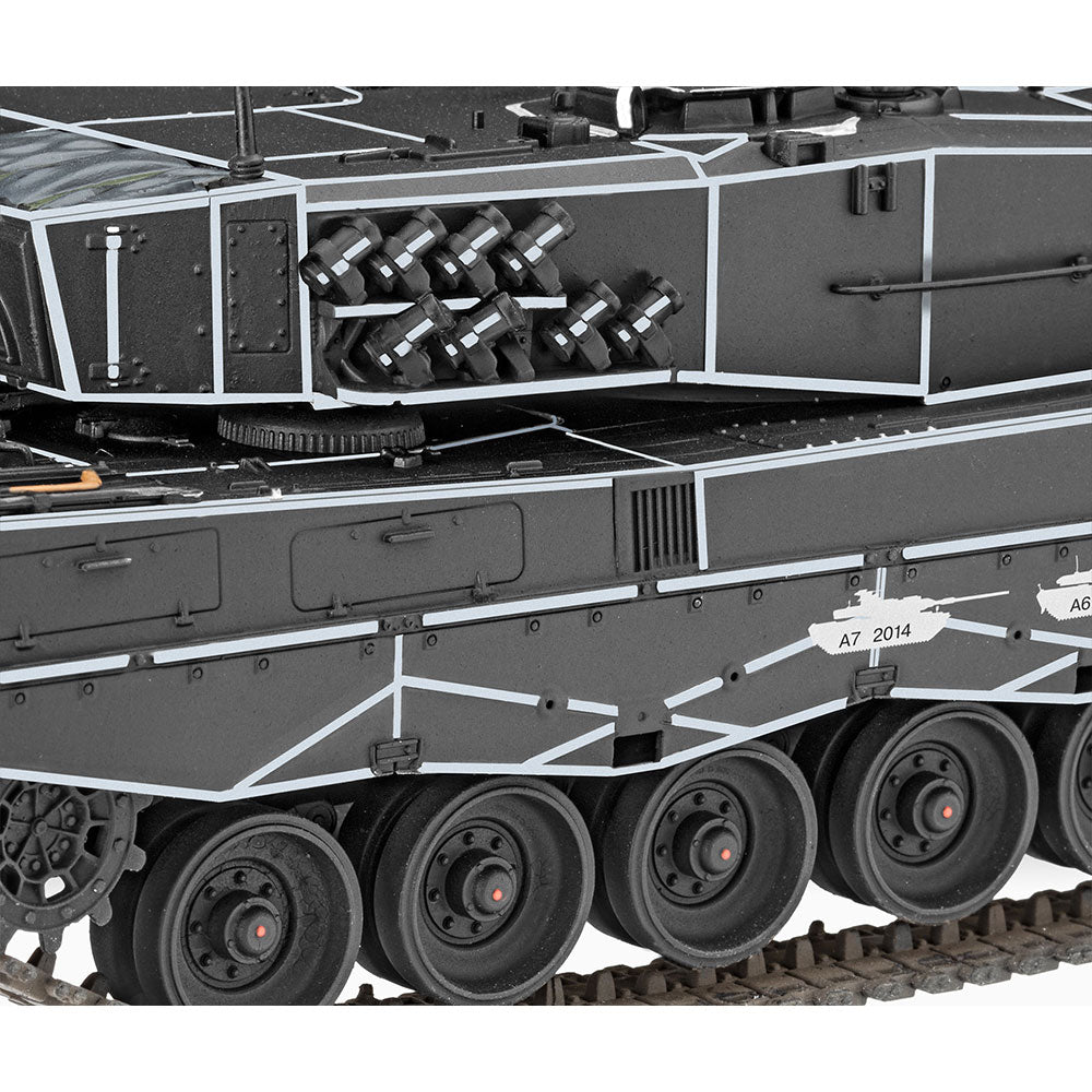 REVELL 1/35 LEOPARD 2A4 - SPECIAL DECORATION 40TH ANNIVERSARY