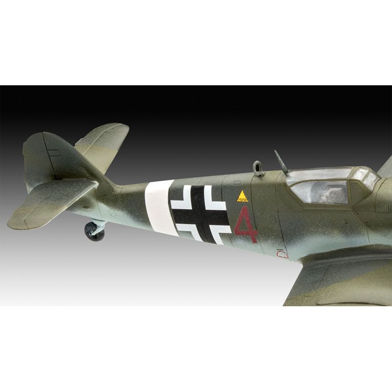 REVELL 1/72 COMBAT SET MESSERSCHMITT BF109 G-10 AND SPITFIRE MK.V