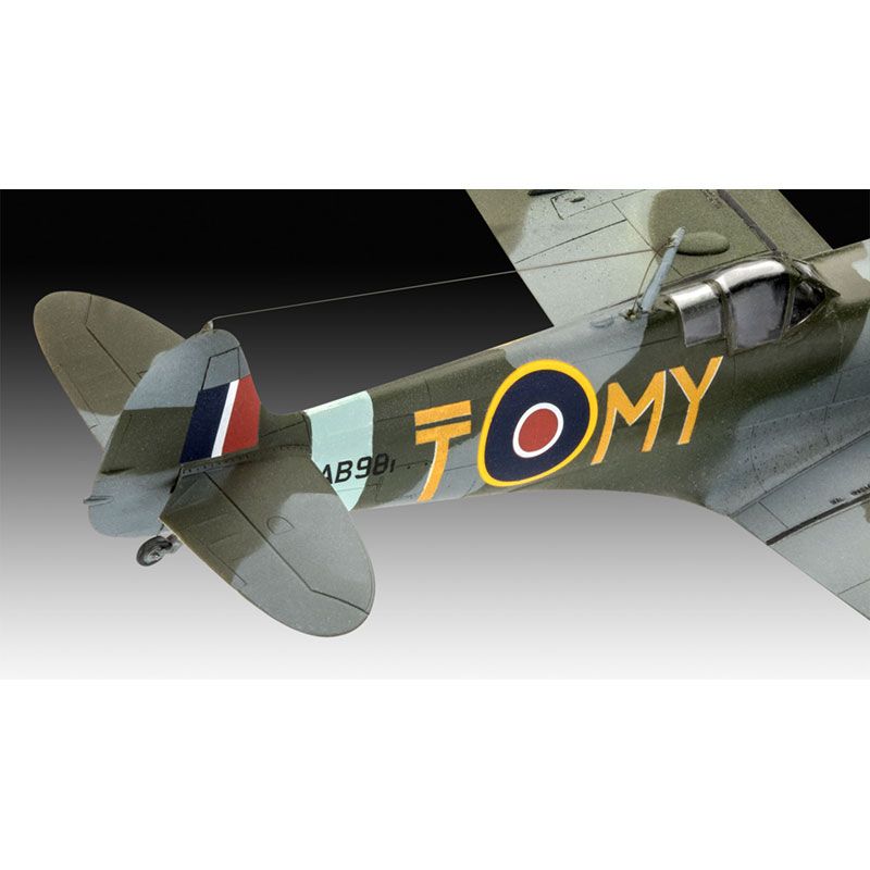 REVELL 1/72 COMBAT SET MESSERSCHMITT BF109 G-10 AND SPITFIRE MK.V