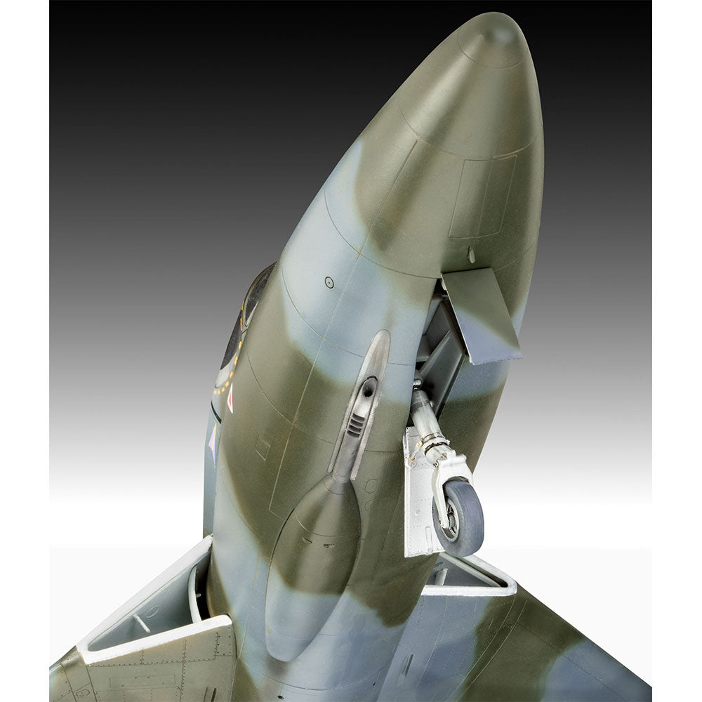 REVELL 1/32 HAWKER HUNTER T.7/T.7A
