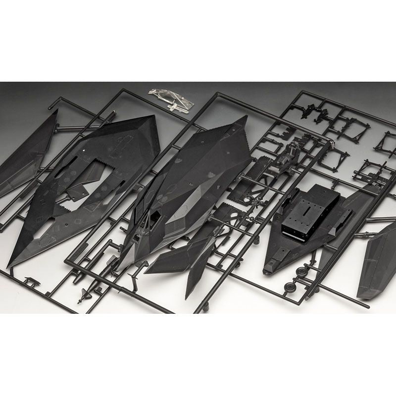 REVELL 1/72 LOCKHEED MARTIN F-117A NIGHTHAWK STEALTH FIGHTER
