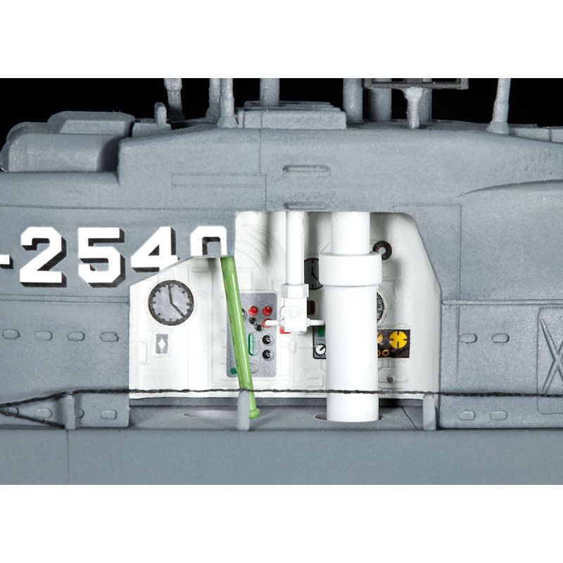 REVELL 1/144 GERMAN SUBMARINE U-BOOT TYPE XXI WITH INTERIOR