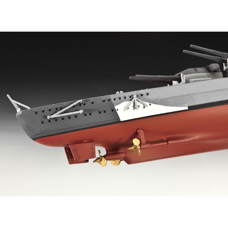 REVELL 1/700 BATTLESHIP BISMARCK