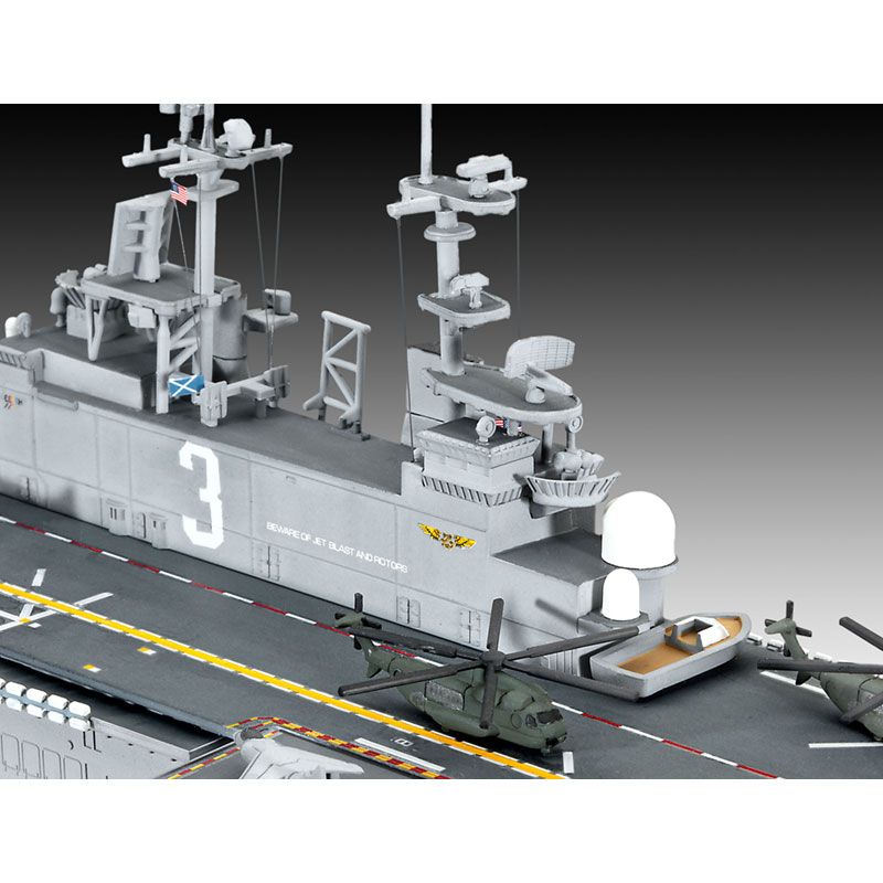 REVELL 1/700 US NAVY ASSAULT CARRIER WASP CLASS