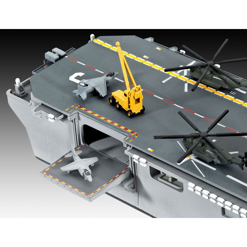 REVELL 1/700 US NAVY ASSAULT CARRIER WASP CLASS