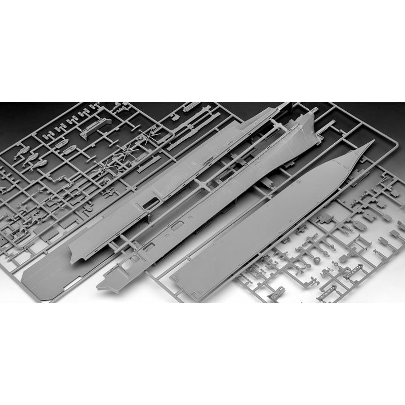 REVELL 1/700 US NAVY ASSAULT CARRIER WASP CLASS