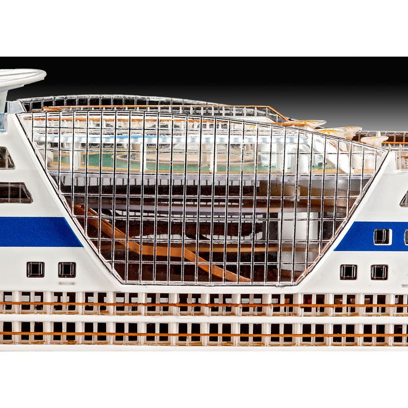 REVELL 1/400 CRUISER SHIP AIDA