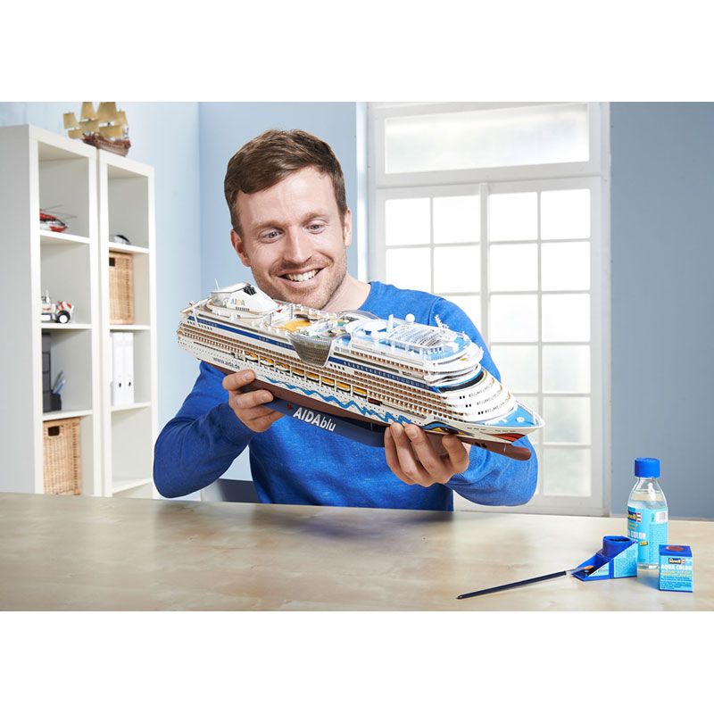 REVELL 1/400 CRUISER SHIP AIDA
