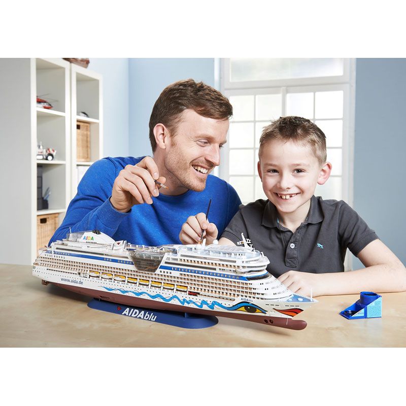 REVELL 1/400 CRUISER SHIP AIDA