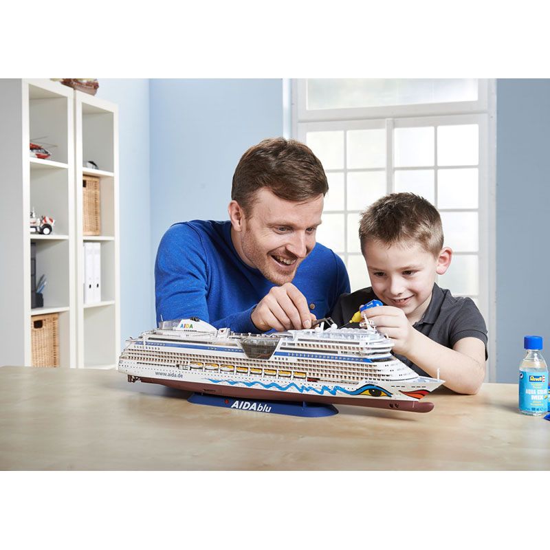 REVELL 1/400 CRUISER SHIP AIDA