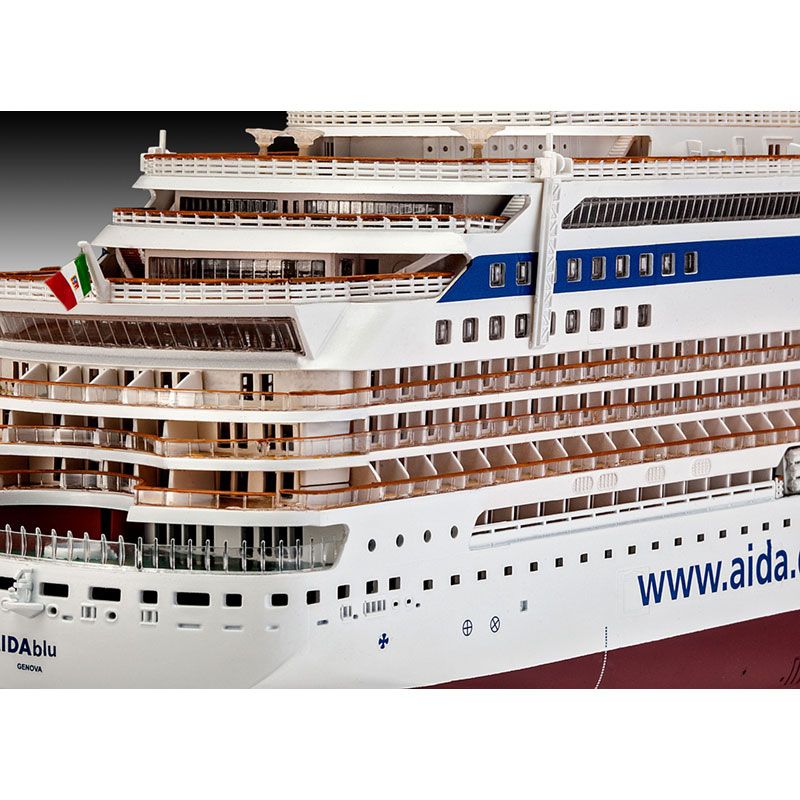 REVELL 1/400 CRUISER SHIP AIDA
