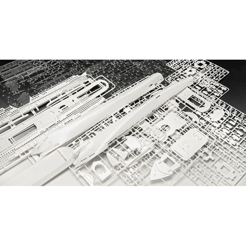 REVELL 1/400 CRUISER SHIP AIDA