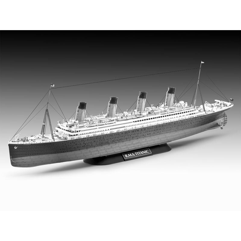 REVELL 1/700 GIFT SET RMS TITANIC TWIN SET