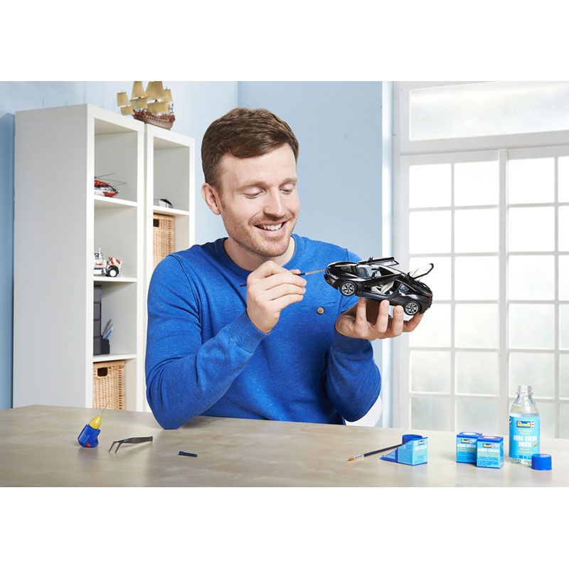 REVELL 1/24 BMW I8