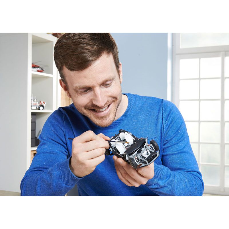 REVELL 1/24 BMW I8