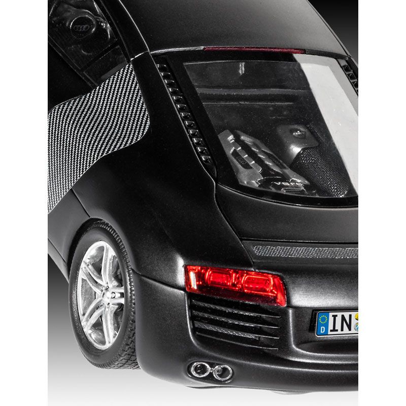 REVELL 1/24 AUDI R8