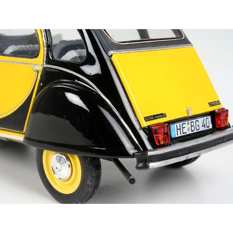 REVELL 1/24 CITROEN 2CV CHARLESTON