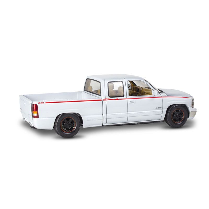 REVELL 1/25 1999 CHEVY SILVERADO STREET PICKUP