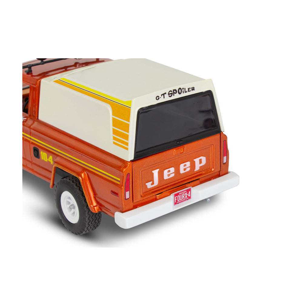 REVELL 1/24 JEEP J-10 PICKUP WITH CAMPER TOP