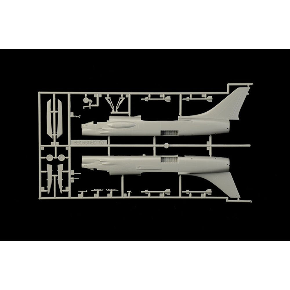 ITALERI 1/72 F-8E CRUSADER