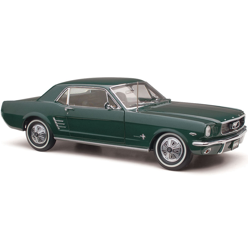 CLASSIC CARLECTABLES 1/18 FORD 1966 PONY MUSTANG - IVY GREEN