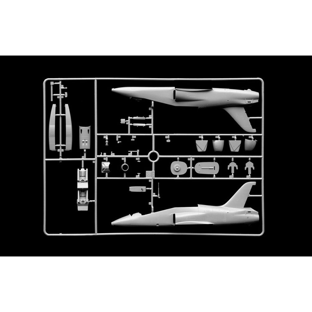 ITALERI 1/48 BAE HAWK T. MK. 1