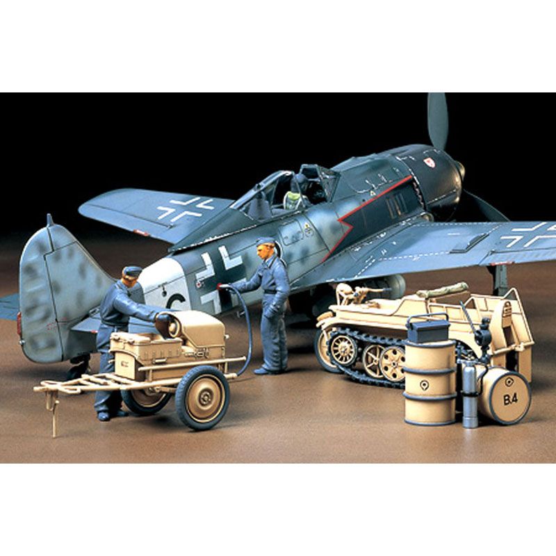 TAMIYA 1/48 GERMAN AIRCRAFT POWER SUPPLY UNIT AND KETTENKRAFTRAD