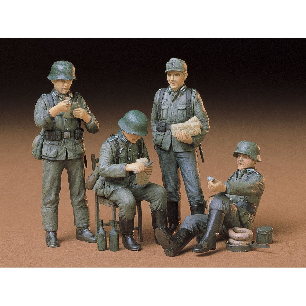 TAMIYA 1/35 GERMAN SOLDIERS AT REST