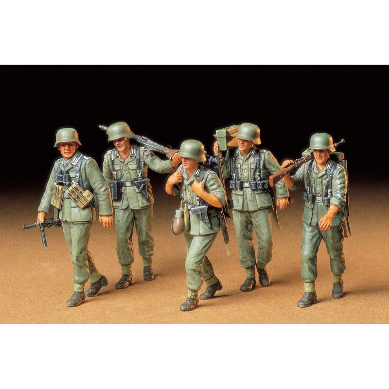TAMIYA 1/35 GERMAN MACHINE GUN CREW ON MANEUVER SET