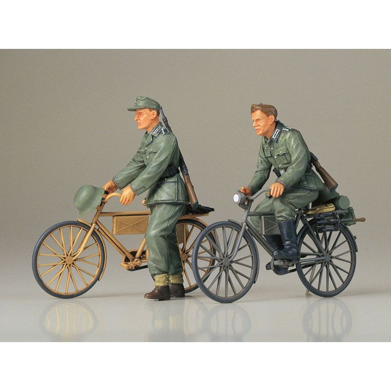 TAMIYA 1/35 GERMAN SOLDIERS WITH BICYCLES