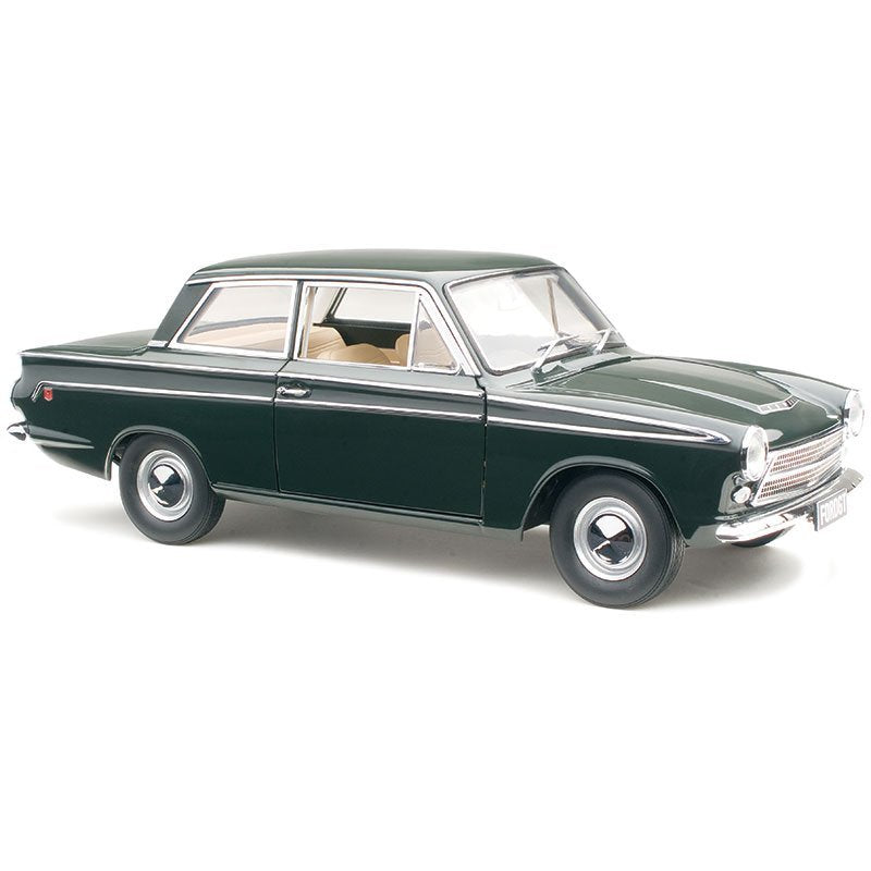 CLASSIC CARLECTABLES 1/18 FORD CORTINA GT - GOODWOOD GREEN