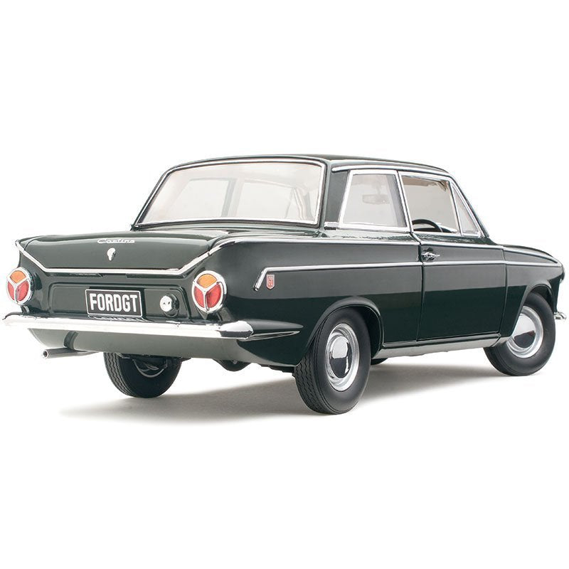 CLASSIC CARLECTABLES 1/18 FORD CORTINA GT - GOODWOOD GREEN
