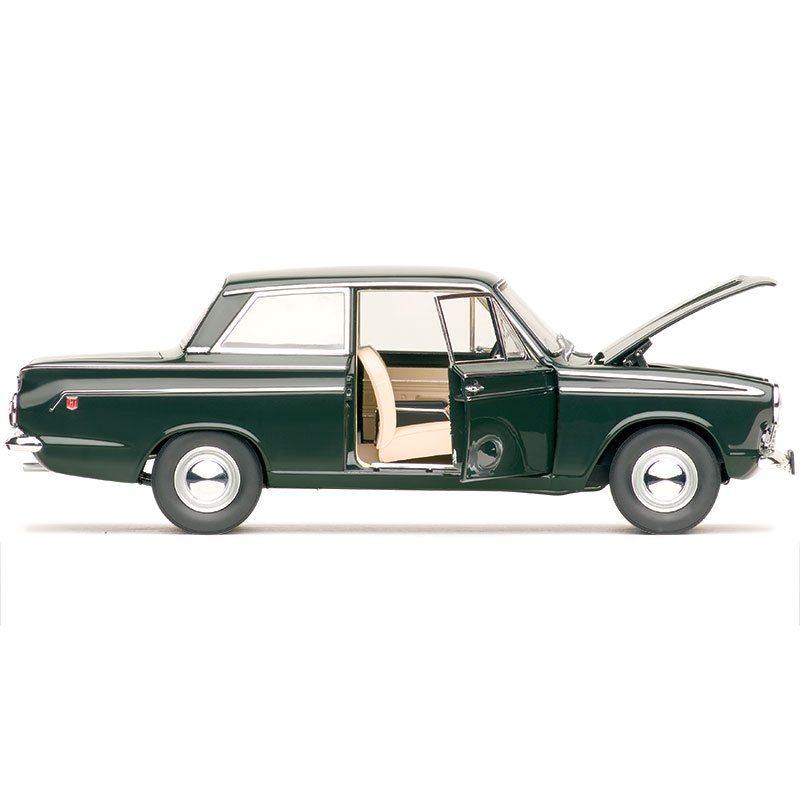 CLASSIC CARLECTABLES 1/18 FORD CORTINA GT - GOODWOOD GREEN
