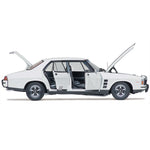 CLASSIC CARLECTABLES 1/18 HOLDEN HX MONARO GTS SEDAN - COTILLION WHITE