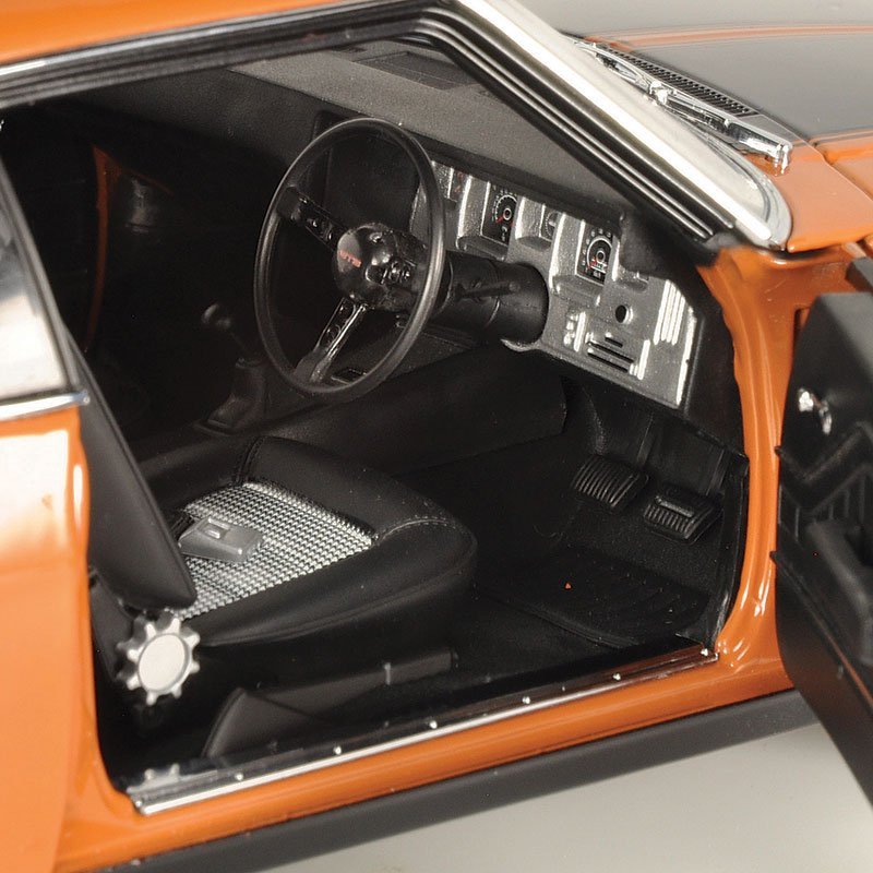CLASSIC CARLECTABLES 1/18 HOLDEN HQ MONARO GTS COUPE RUSSET (350CI ENGINE)