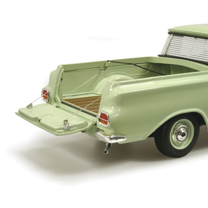 CLASSIC CARLECTABLES 1/18 HOLDEN EH UTILITY - BALHANNAH GREEN