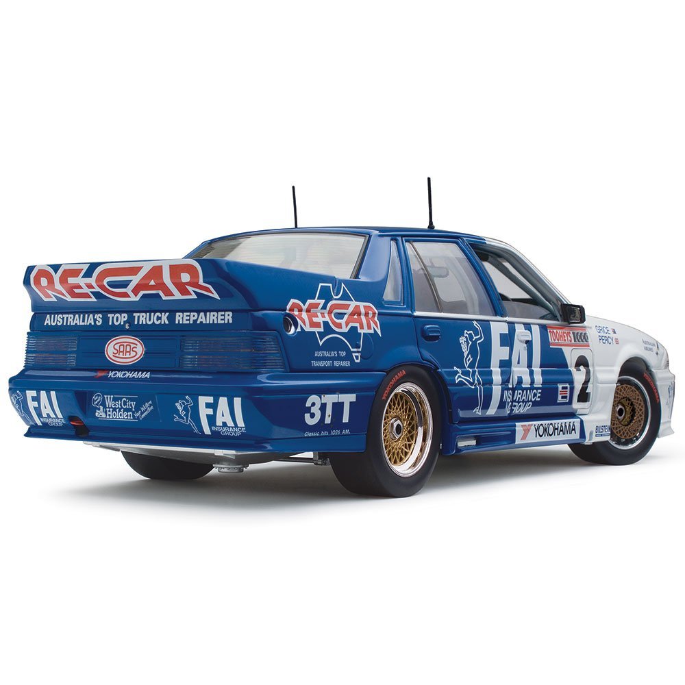 CLASSIC CARLECTABLES 1/18 HOLDEN VL COMMODORE 1988 BATHURST