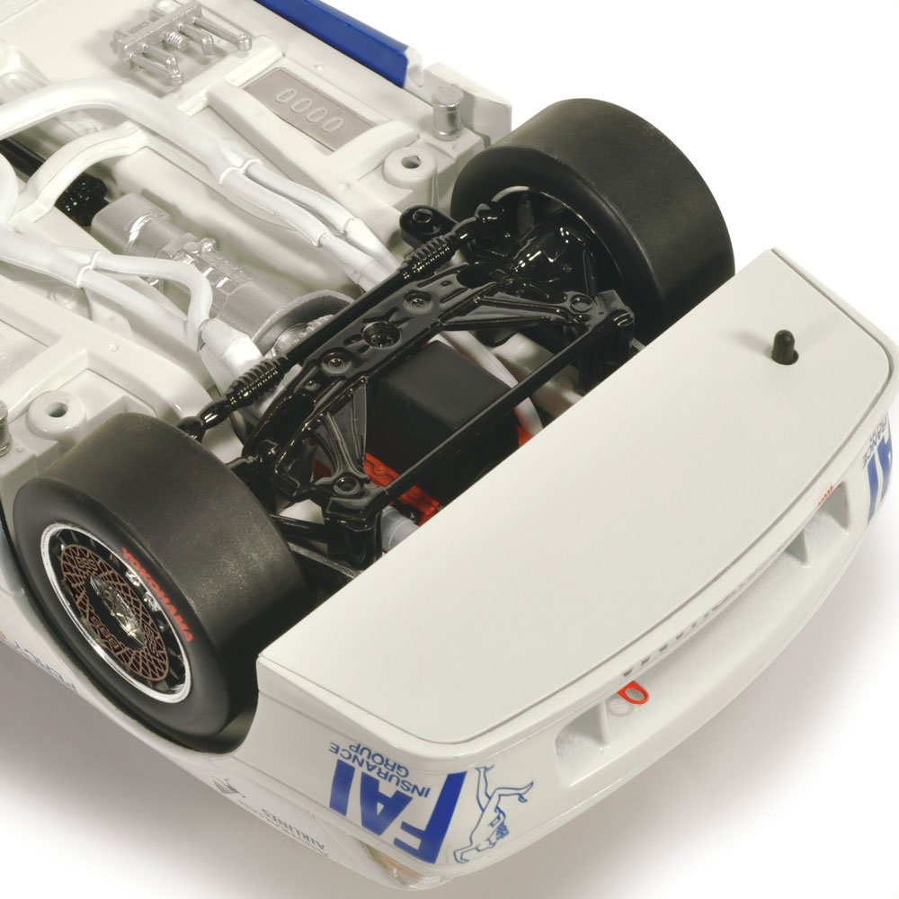 CLASSIC CARLECTABLES 1/18 HOLDEN VL COMMODORE 1988 BATHURST