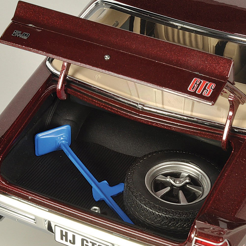 CLASSIC CARLECTABLES 1/18 HOLDEN HJ MONARO GTS SEDAN - CLARET METALLIC