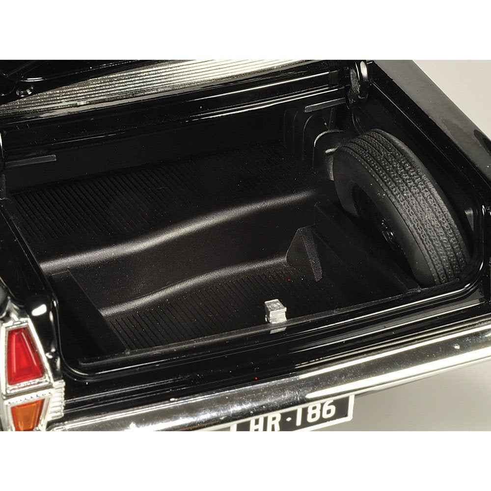 CLASSIC CARLECTABLES 1/18 HOLDEN HR PREMIER - WARRIGAL BLACK