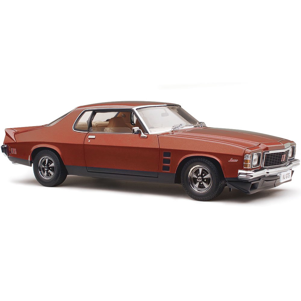 CLASSIC CARLECTABLES 1/18 HOLDEN HJ MONARO GTS COUPE - PERSIAN SAND