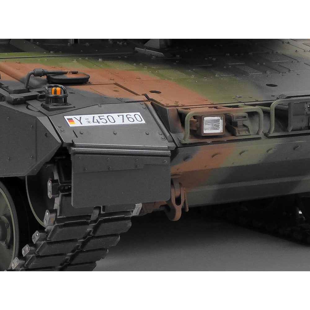 TAMIYA RC 1/16 LEOPARD 2 A7V  FULL OPTION KIT