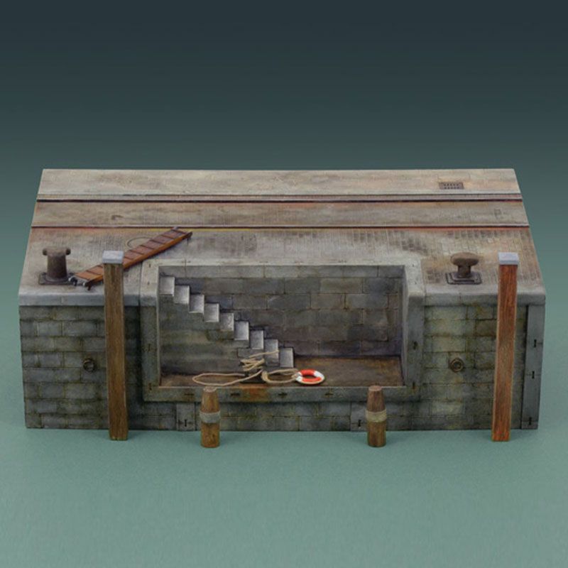 ITALERI 1/35 DOCK WITH STAIRS