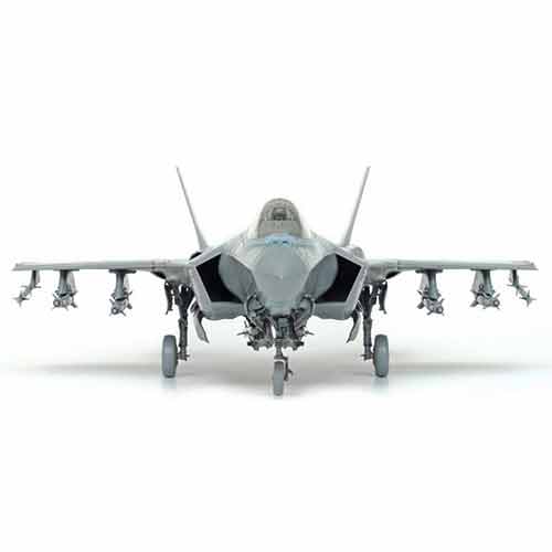TAMIYA 1/48 LOCKHEED MARTIN F-35A LIGHTNING II WITH AUS. DECALS