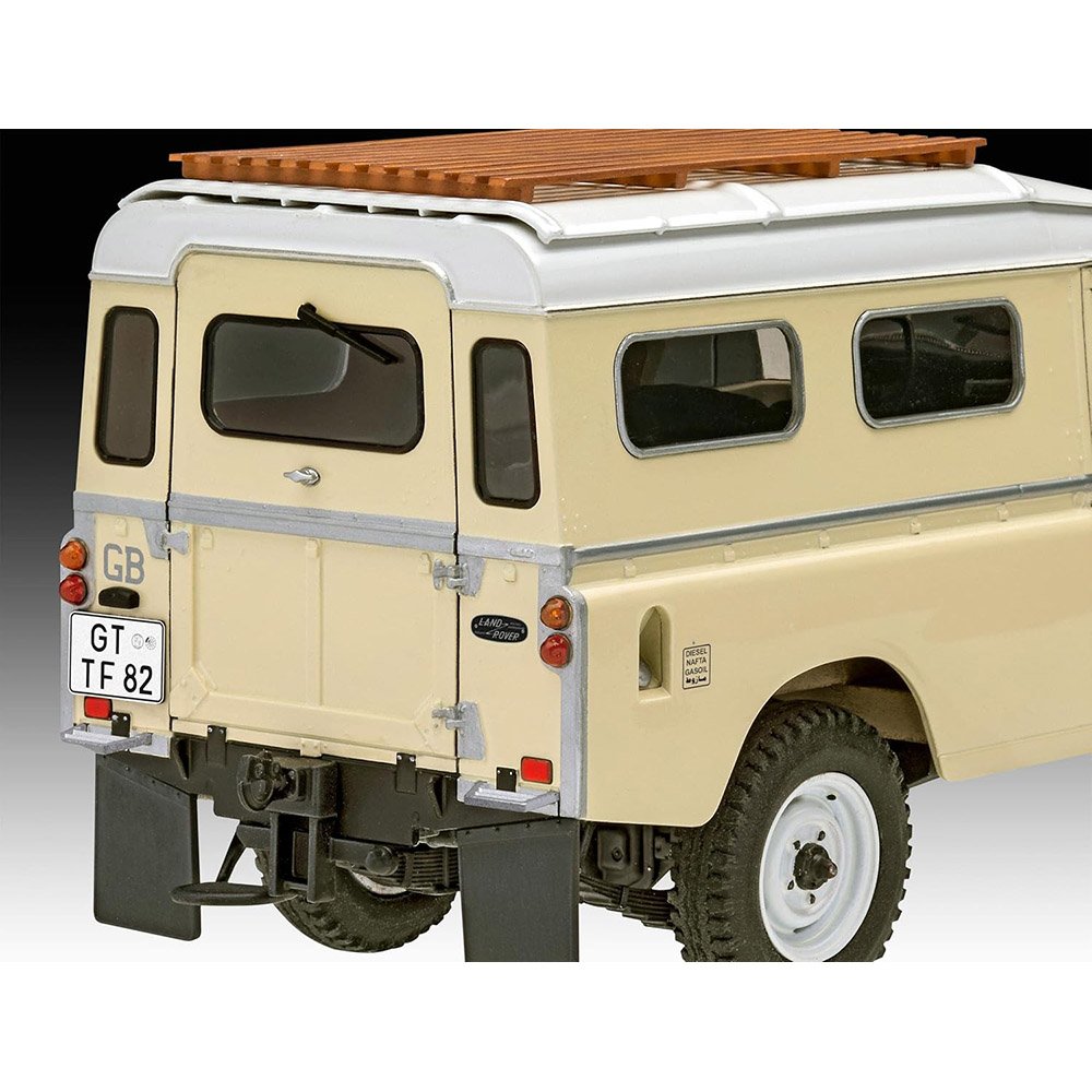 REVELL 1/24 MODEL SET LAND ROVER SERIES III LWB (COMMERCIAL)