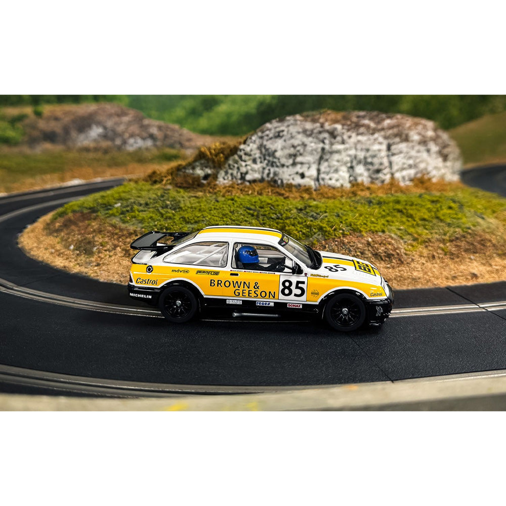 SCALEXTRIC 1/32 FORD SIERRA RS500-YTCC DAN BROWN 2024 SLOT CAR