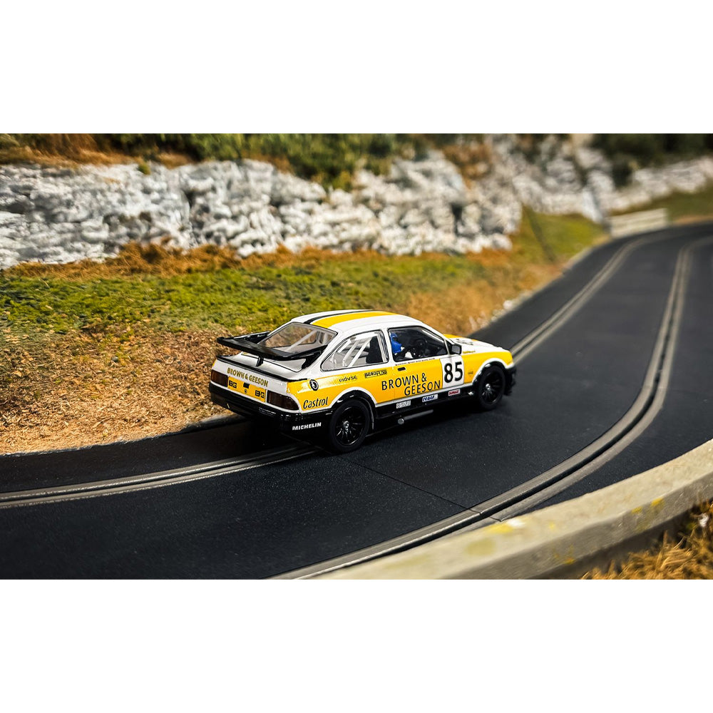 SCALEXTRIC 1/32 FORD SIERRA RS500-YTCC DAN BROWN 2024 SLOT CAR