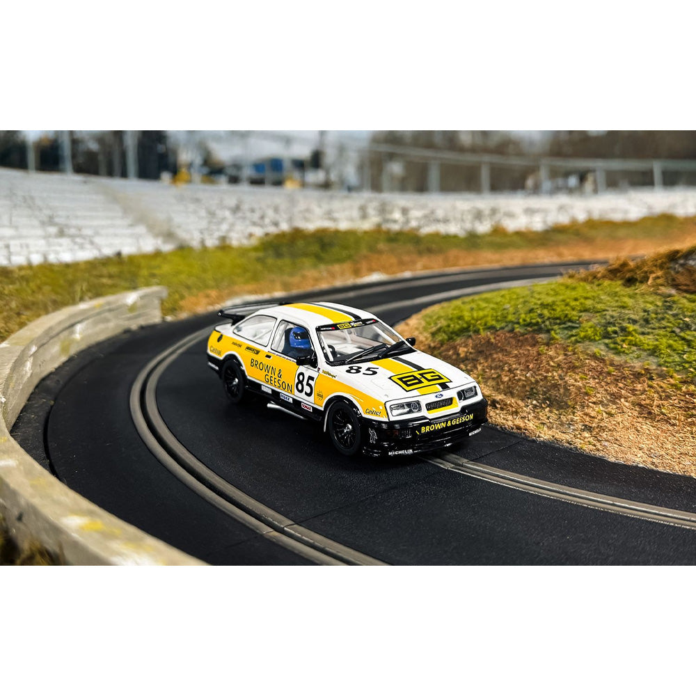 SCALEXTRIC 1/32 FORD SIERRA RS500-YTCC DAN BROWN 2024 SLOT CAR